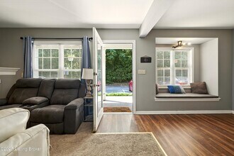 225 Crescent Hill Pl in Louisville, KY - Building Photo - Building Photo