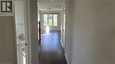 11 Armes St in Hamilton, ON - Building Photo - Building Photo