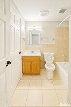 2915 W Cannes Dr in Peoria, IL - Building Photo - Building Photo