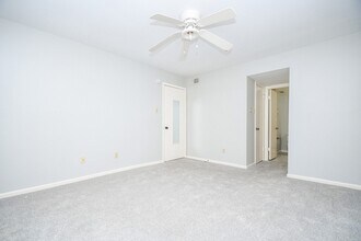 8433 Hearth Dr, Unit 1 in Houston, TX - Building Photo - Building Photo