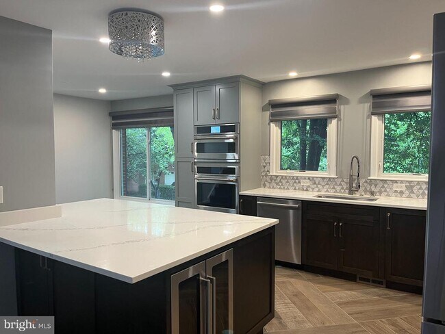 6929 Mclean Park Manor Ct in McLean, VA - Building Photo - Building Photo
