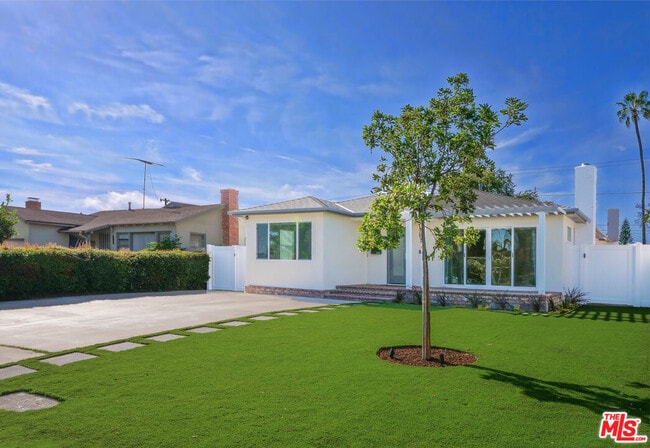 11323 Utopia Ave in Culver City, CA - Foto de edificio - Building Photo