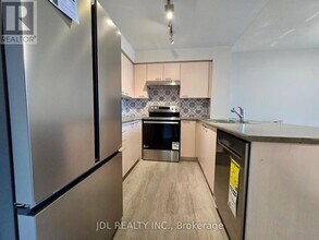 62 Suncrest Blvd in Markham, ON - Building Photo - Building Photo