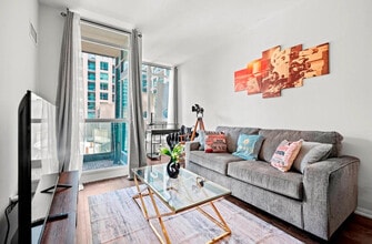 87 Fort York Blvd in Toronto, ON - Building Photo - Building Photo