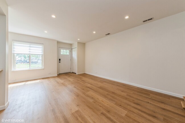 1110 Cove Dr in Prospect Heights, IL - Building Photo - Building Photo