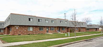 West View Townhomes in Milwaukee, WI - Building Photo - Primary Photo