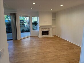 950 Cagney Ln in Newport Beach, CA - Building Photo - Building Photo