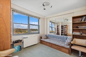 6120 Grand Central Pky in Forest Hills, NY - Building Photo - Building Photo
