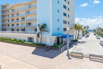 Mainsail Condominiums in Hollywood, FL - Building Photo - Building Photo