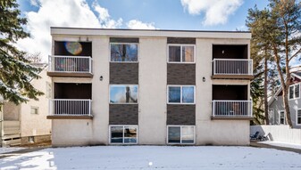 Whyte Court Apartments in Edmonton, AB - Building Photo