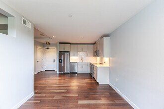 136 Babcock St in Brookline, MA - Building Photo - Building Photo