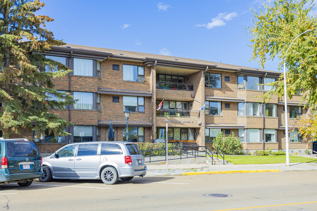 Maple Ridge Manor II in Drumheller, AB - Building Photo