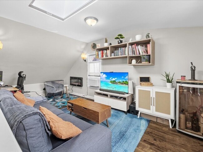 49 Jamaica St, Unit #1 in Boston, MA - Building Photo - Building Photo