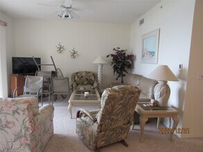 8076 Queen Palm Ln in Ft. Myers, FL - Building Photo - Building Photo