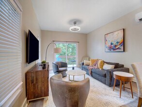 24 Britton St in Jersey City, NJ - Foto de edificio - Building Photo