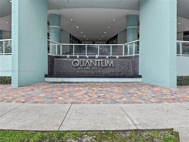1900 N Bayshore Dr, Unit 3811 in Miami, FL - Foto de edificio - Building Photo