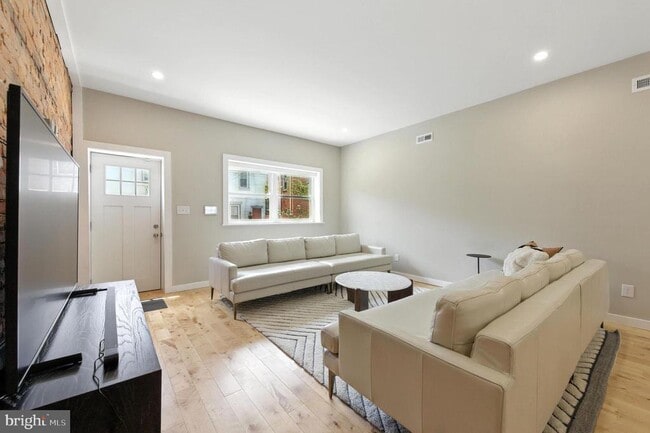 property at 1937 Dickinson St