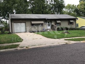8316 Stark Ave in Raytown, MO - Building Photo