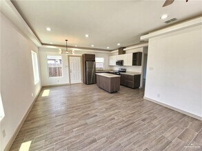 22 Frio Ave in McAllen, TX - Building Photo - Building Photo