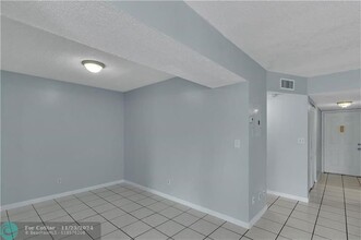 7406 Woodmont Ter in Fort Lauderdale, FL - Building Photo - Building Photo