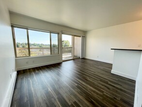 Village Vista Apartments in Seattle, WA - Building Photo - Interior Photo