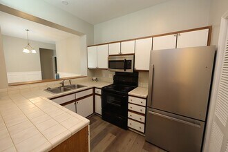 6121 Sunpointe Dr in Raleigh, NC - Building Photo - Building Photo