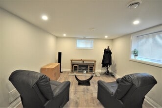 42 Newton St in Barrie, ON - Building Photo - Building Photo