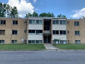 Tallmadge Hills Apartments in Akron, OH - Building Photo