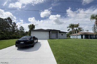 2809 Darlene Pl in Lehigh Acres, FL - Building Photo