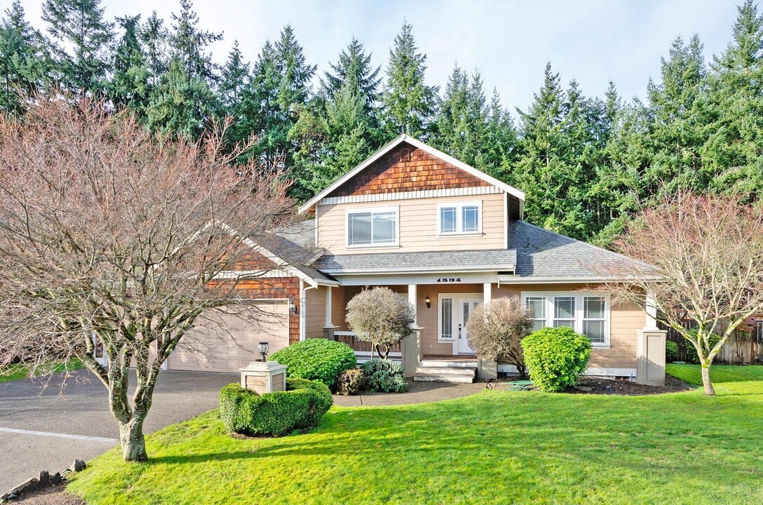 1534 12th Ln in Fox Island, WA - Building Photo