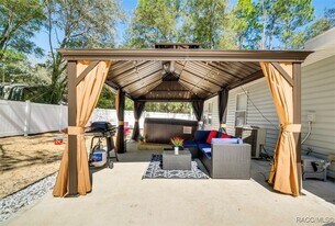 8574 N Catapane Loop in Crystal River, FL - Building Photo