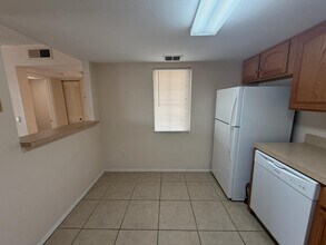 8144 Fairways Cir, Unit Apartment in Ocala, FL - Building Photo - Building Photo