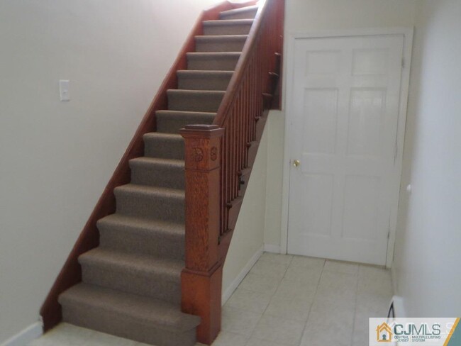 40 Pulaski Ave, Unit 1 in Carteret, NJ - Building Photo - Building Photo