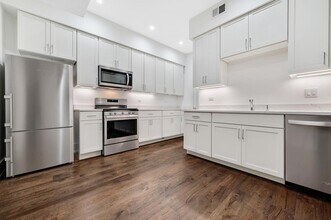 653 W Wrightwood Ave in Chicago, IL - Building Photo - Building Photo