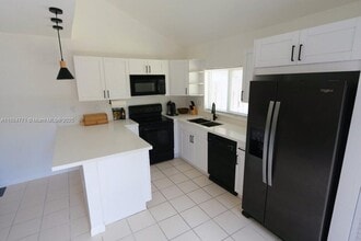 702 Commodore Dr in Plantation, FL - Building Photo - Building Photo