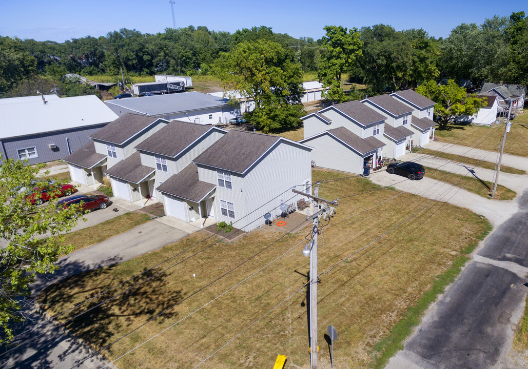 502 N Main St in Farmer City, IL - Building Photo