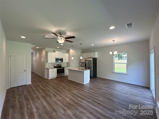 6305 Lake Dr in Charlotte, NC - Building Photo - Building Photo