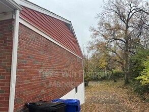 8000 Noel Ct in University City, MO - Building Photo - Building Photo