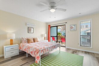 700 W Beach Blvd in Gulf Shores, AL - Foto de edificio - Building Photo