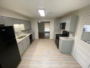 1709 NW Euclid Ave in Lawton, OK - Building Photo - Building Photo