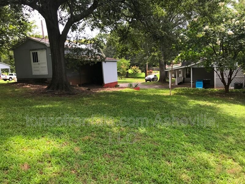148 Briarwood Ln in Forest City, NC - Building Photo
