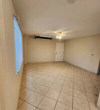 215 Oak St in San Jose, CA - Foto de edificio - Building Photo