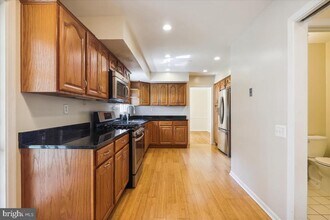 8709 Sleepy Hollow Ln in Potomac, MD - Building Photo - Building Photo