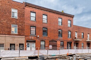 4292 Saint-Antoine Rue O in Montréal, QC - Building Photo