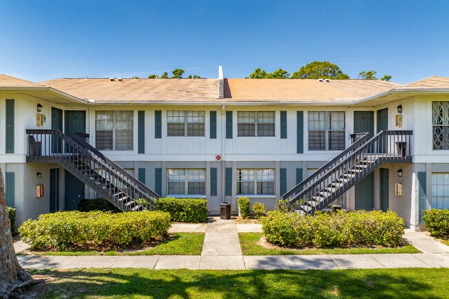 Central Park at East Bay in Largo, FL - Foto de edificio - Building Photo
