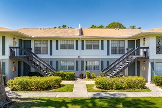 Central Park at East Bay in Largo, FL - Foto de edificio - Building Photo