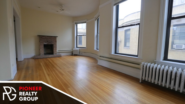 1216 N Dearborn St, Unit D1220-02