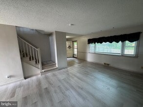 39 N Pennewell Dr in Wilmington, DE - Building Photo - Building Photo