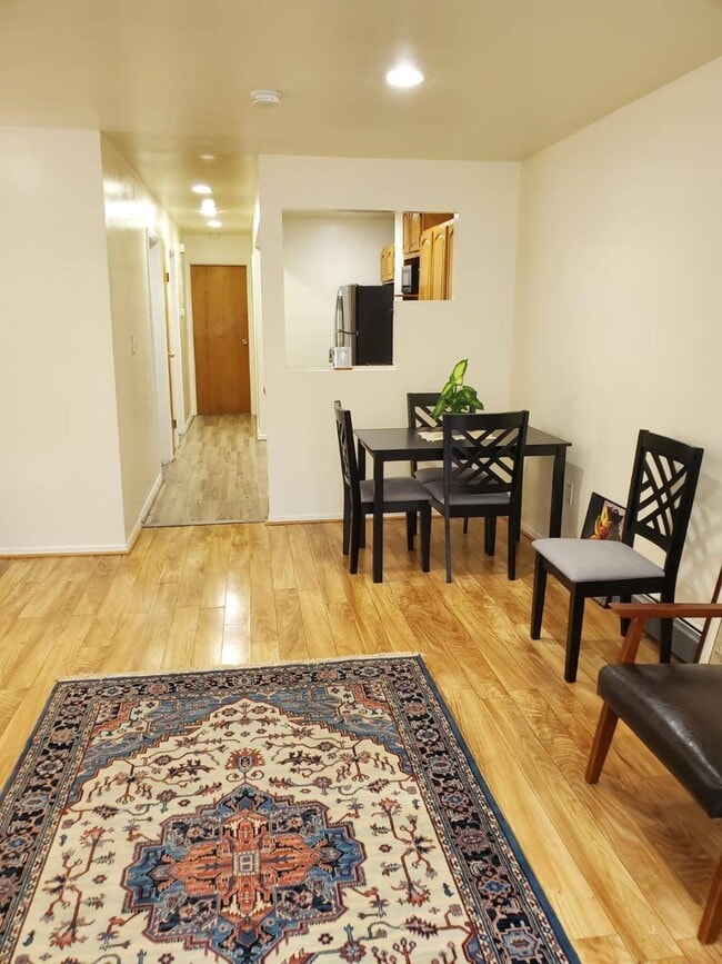 949 Eldert Ln in Brooklyn, NY - Foto de edificio - Building Photo