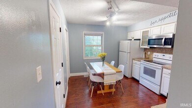 733 E Sherwood Hills Dr in Bloomington, IN - Building Photo - Building Photo